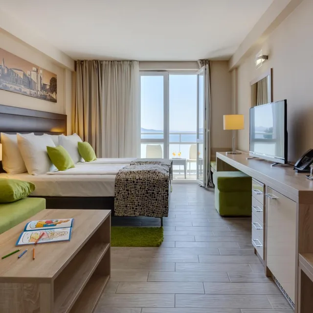 Family, Sea Side, Balcony، Hotel Pinija 4/9