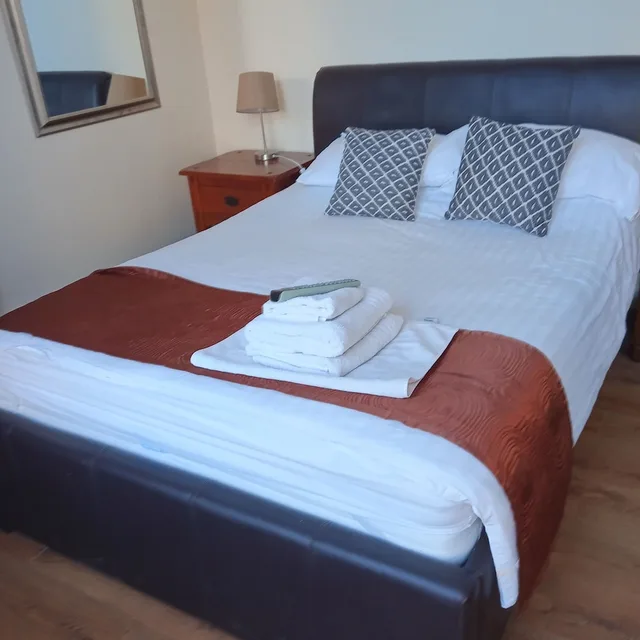 جناح بسرير مزدوج وسريرين منفصلين، The Wilton Guest House 2/4