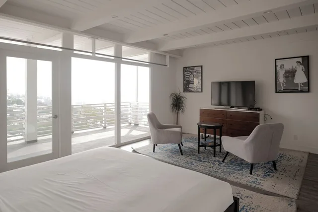 Classic, King Bed, Hollywood View, Hollywood Hills Hotel 4/5