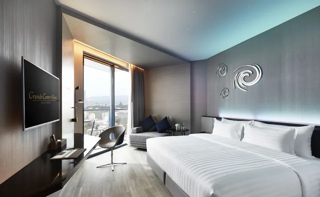 Deluxe, Twin Beds, Sea View, Grande Centre Point Pattaya 1/3