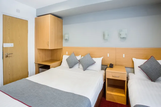 غرفة ديلوكس ثلاثية، London Guest House by OYO - Acton 7/10