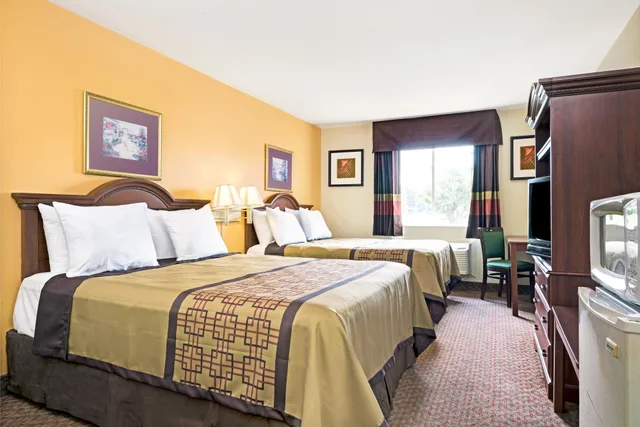 غرفة بسريرين كوين، Days Inn & Suites by Wyndham Siler City 2/4