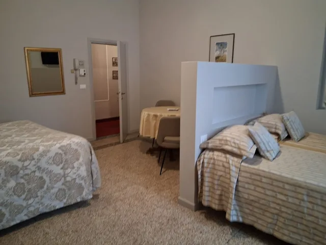 غرفة عائلية رباعية بسرير كوين وسريرين منفصلين بغرفة نوم واحدة بحمام خاص، Tourist House 9/10