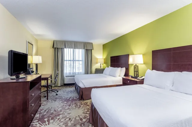 Suite, Multiple Beds, Accessible، Hotel Gurnee 1/3