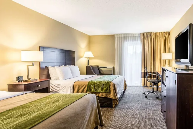 غرفة بسريرين مزدوجين لذوي الإعاقة، Comfort Inn Lansing West MI 3/6