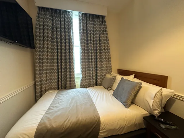 غرفة بسرير كوين، Hotel Cavendish 1/2