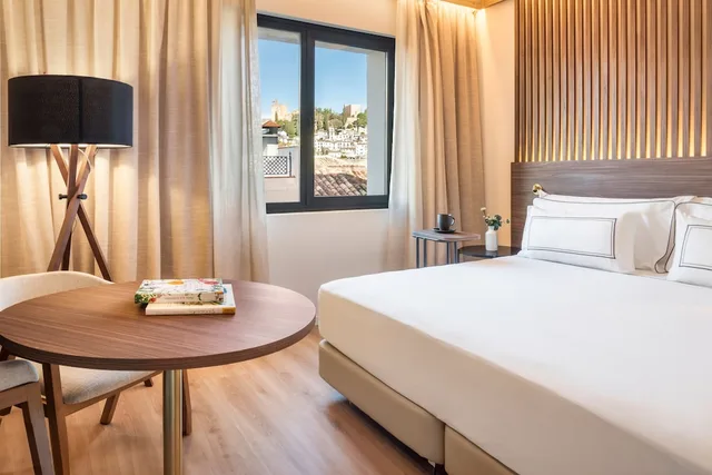 The Level, King Bed, Alhambra View، Melia Granada 3/5