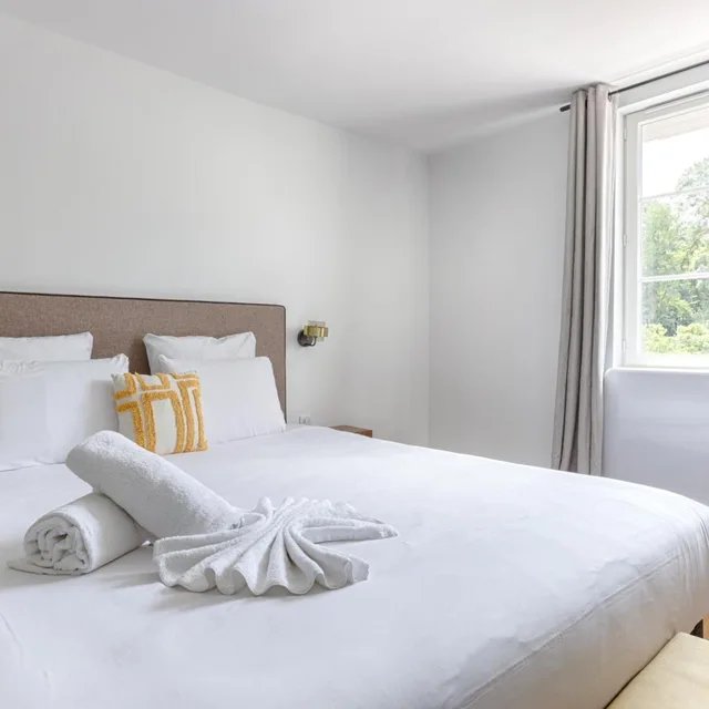 غرفة بسرير مزدوج بحمام خاص، La Coudraie - Marne La Vallee Val D Europe 4/10