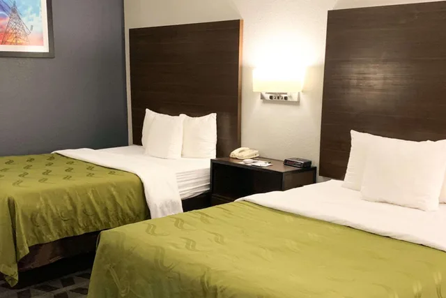 غرفة رباعية بسريرين مزدوجين، Quality Inn Hillsboro 1/3