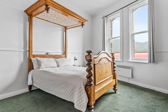 Room, Double Bed, The Empire Hotel 2/4