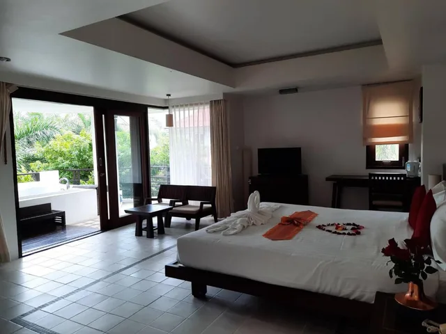 جناح جونيور، EVERGREEN RESORT 2/2