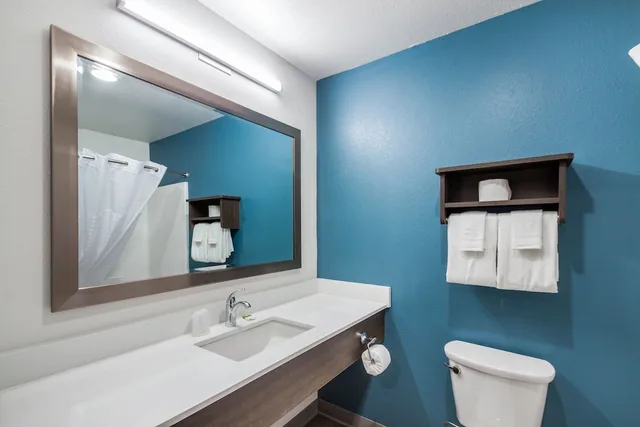 غرفة قياسية بسريرين مزدوجين، WoodSpring Suites Evansville East 4/7
