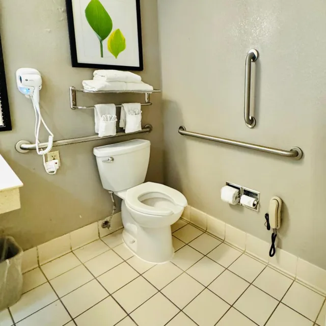 غرفة بسرير كينج لذوي الإعاقة، Motel6 Milford, CT 8/10