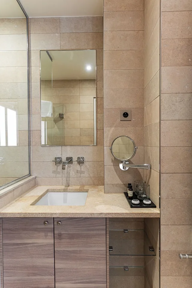 غرفة كومفورت بسريرين منفصلين بشرفة، Perreyve Hotel 4/7