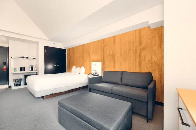 غرفة ديلوكس بسرير كوين مع أريكة، Aava Whistler Hotel 3/4