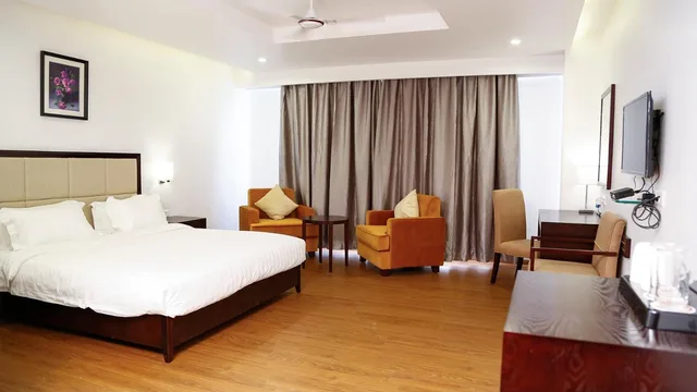 جناح، Triguna Clarks Inn Kurnool 1/2