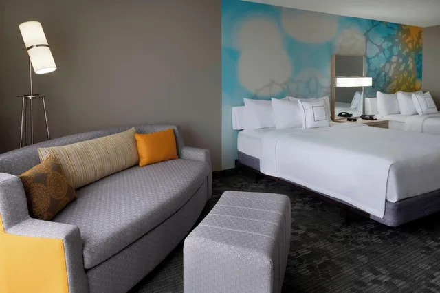 Room, Multiple Beds, Airport View، Courtyard Marriott Toronto Airport 3/3