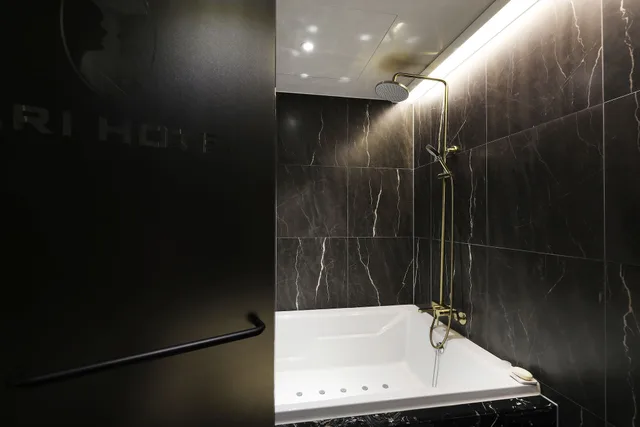 غرفة فاخرة بسرير كوين، Mari Hotel 6/7
