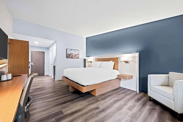 Standard, King Bed, Accessible, Best Western Niantic - New London/Mystic Area 1/4