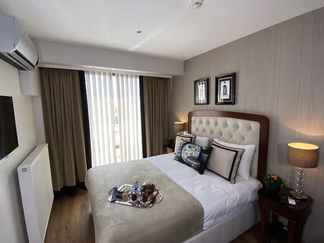 غرفة ديلوكس عائلية ثلاثية بسرير مزدوج بإطلالة على البحر بغرفتي نوم، Four Doors Hotel 1/3