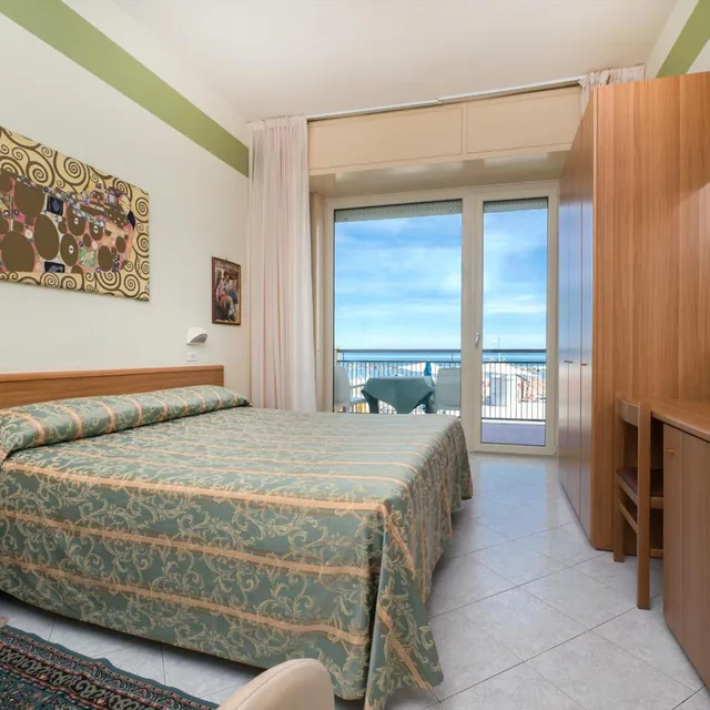 غرفة ثلاثية بشرفة بإطلالة جزئية على البحر، Hotel Belsoggiorno 1/3