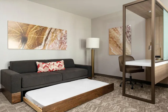 جناح بسريرين كوين مع سرير سحّاب إضافي مع أريكة لذوي الإعاقة، Springhill Suites By Marriott Great Falls 2/6