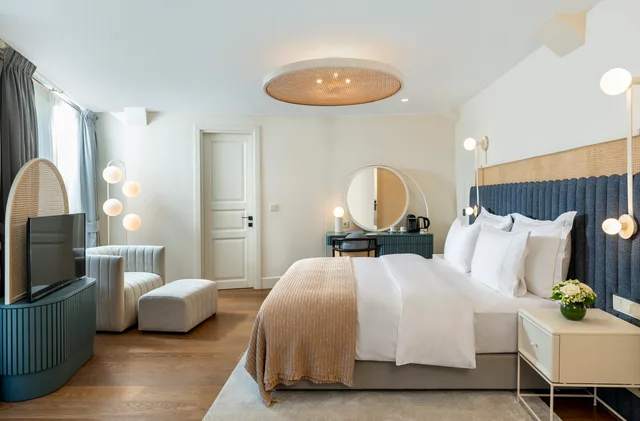 جناح بشرفة، Ecole St. Pierre Hotel 1/2