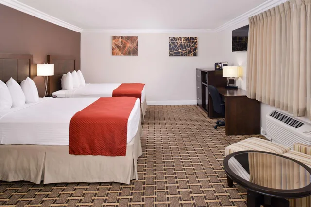 غرفة ديلوكس بسريرين كوين، Best Western Plus LA Mid Town Hotel 5/7