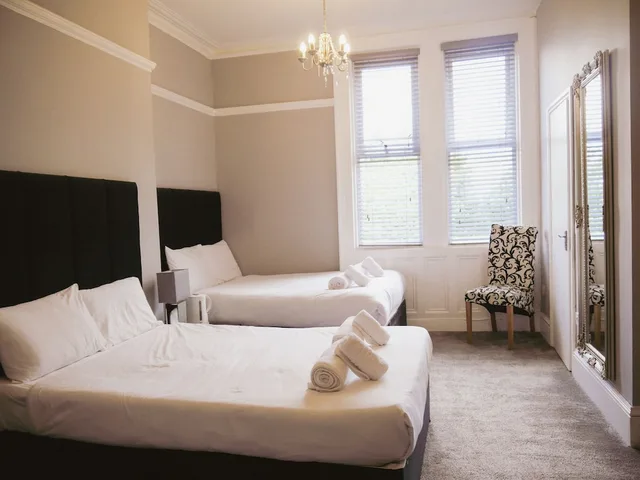 Executive, Suite, 1 Single and 3 Double Beds، Hotel Anfield 1/10