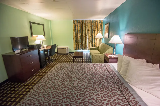 غرفة بسرير كينج، Hotel Fort Wright Cincinnati Area 2/6