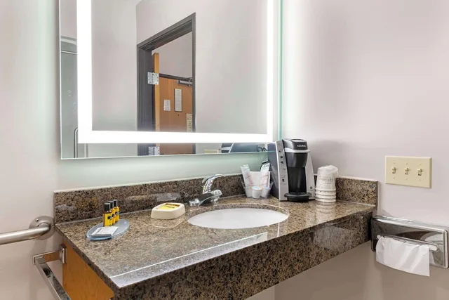 غرفة قياسية بسرير كينج، Best Western Plus Albert Lea I-90/i-35 Hotel 5/5
