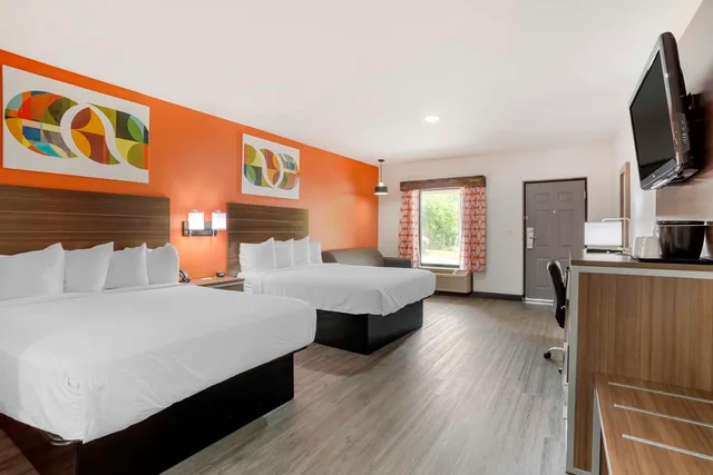 غرفة بسريرين كوين مع أريكة، Best Western Statesville Inn 1/4