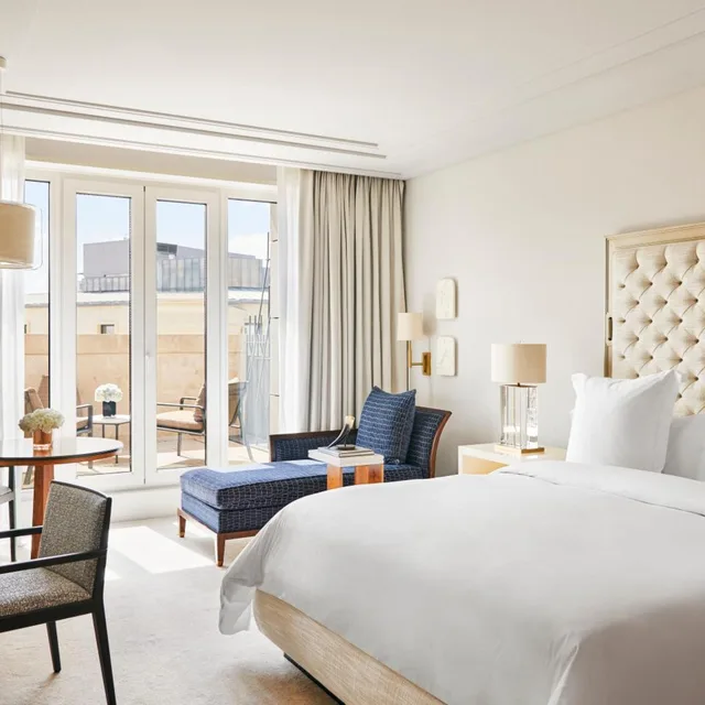 غرفة غراند بريميير بسرير كينج بشرفة، Four Seasons Hotel Madrid 1/2