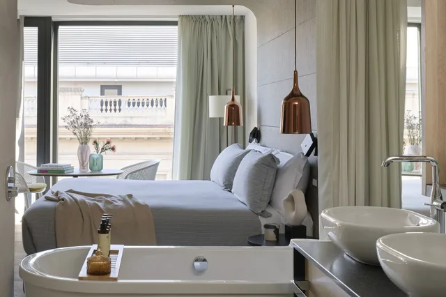 Me, Superior, King Bed, City View, Terrace، ME Barcelona 4/6
