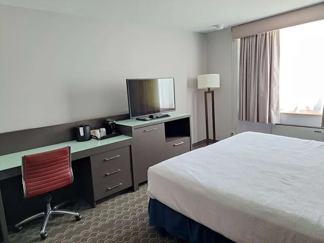 غرفة تنفيذية بسرير كينج، Best Western Plus Vancouver Airport Hotel 3/4