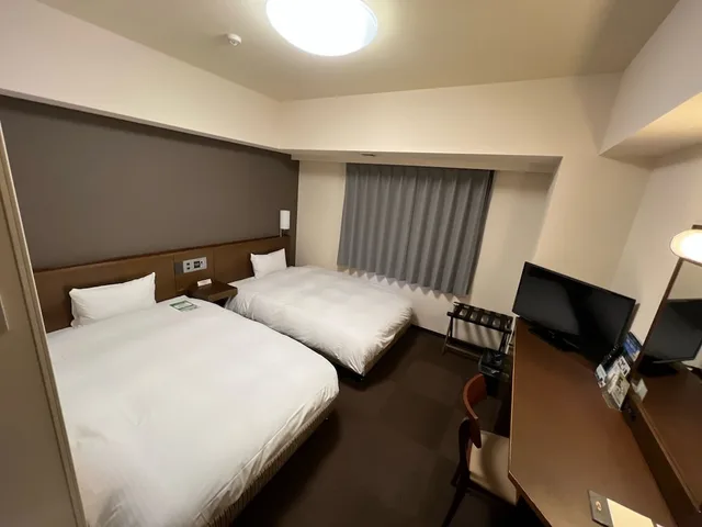 Room, Twin Beds, Hotel Route-Inn Uozu 2/5
