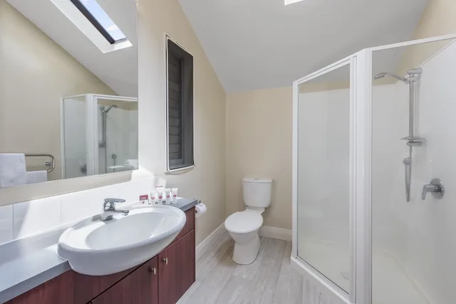 شقة ديلوكس بسريرين كوين وسريرين منفصلين بـ3 غرف نوم، Ramada Resort By Wyndham Rotorua Marama 2/2