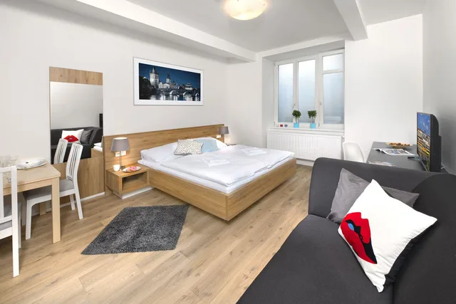 جناح أساسي بسرير كينج وسرير كوين بمطبخ في الطابق الأرضي، Downtown Suites Belohorska 1/1