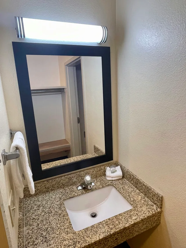 غرفة ديلوكس بسريرين مزدوجين لذوي الإعاقة، Red Roof Inn Clyde 3/4