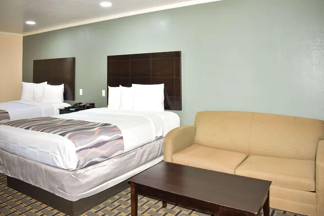 غرفة بسريرين كوين للمدخنين، Rodeway Inn Swainsboro GA 2/4