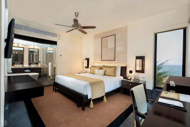 جناح ملكي كلوب، The Leela Kovalam A Raviz Hotel 1/11