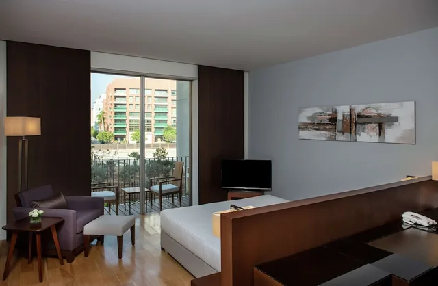 Room, King Bed, Hilton Beirut Downtown 9/13