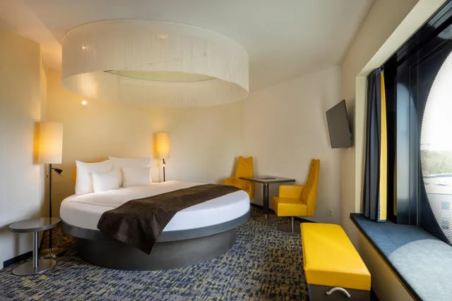 جناح بسرير كينج مع أريكة، Arcotel Onyx Hamburg 1/4