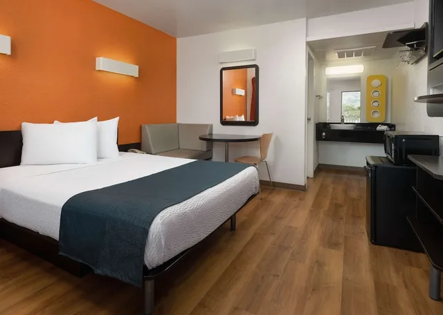 غرفة قياسية بسرير كوين لذوي الإعاقة، Motel6 Carpinteria, CA - Santa Barbara - North 3/5