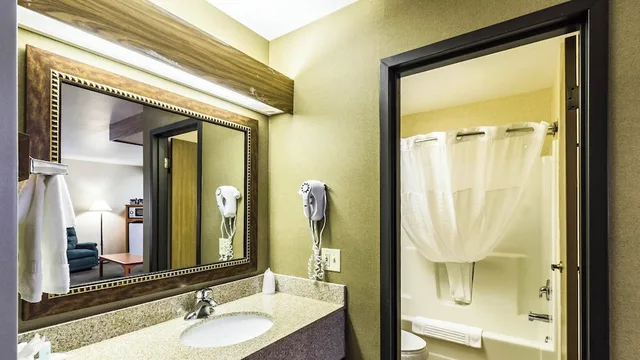 غرفة قياسية بسرير كوين لذوي الإعاقة، Motel6 Minot, ND 5/5