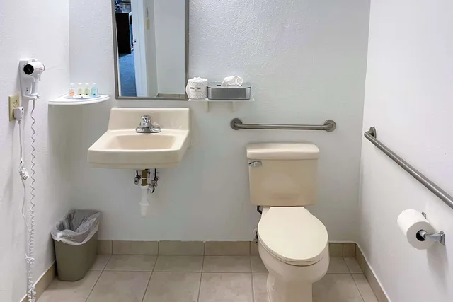 غرفة بسرير مزدوج لذوي الإعاقة، Quality Inn & Suites Georgetown - Seaford 5/8