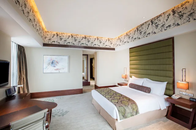 غرفة قياسية بسرير كينج في طابق مرتفع، Crowne Plaza Hefei 1/4
