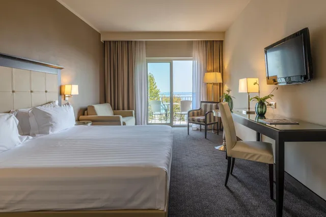 جناح جونيور بإطلالة على البحيرة بشرفة، Villa Rosa Hotel 2/5