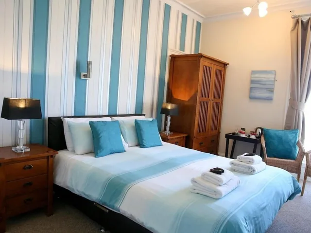 غرفة بسرير كينج بإطلالة على البحر، The Riviera Guesthouse 7/10