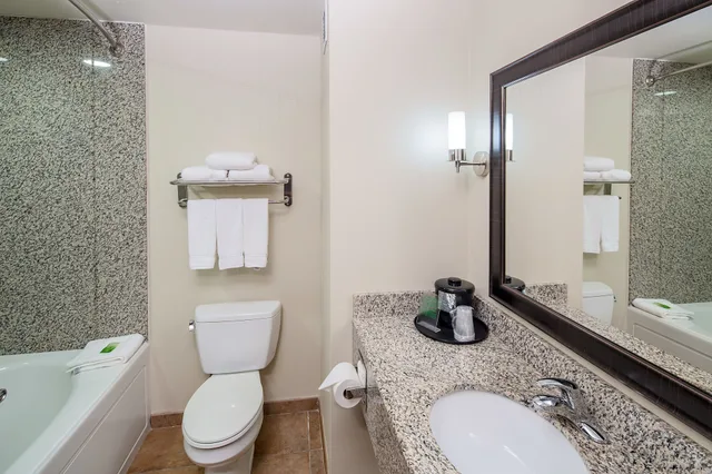 غرفة قياسية بسريرين كوين لذوي الإعاقة، Holiday Inn Express Augusta North 2/6